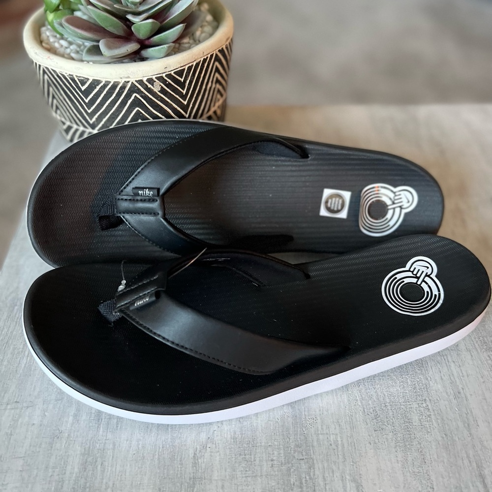 NWT Nike Bella Kai Thong flip flop. Size 10
